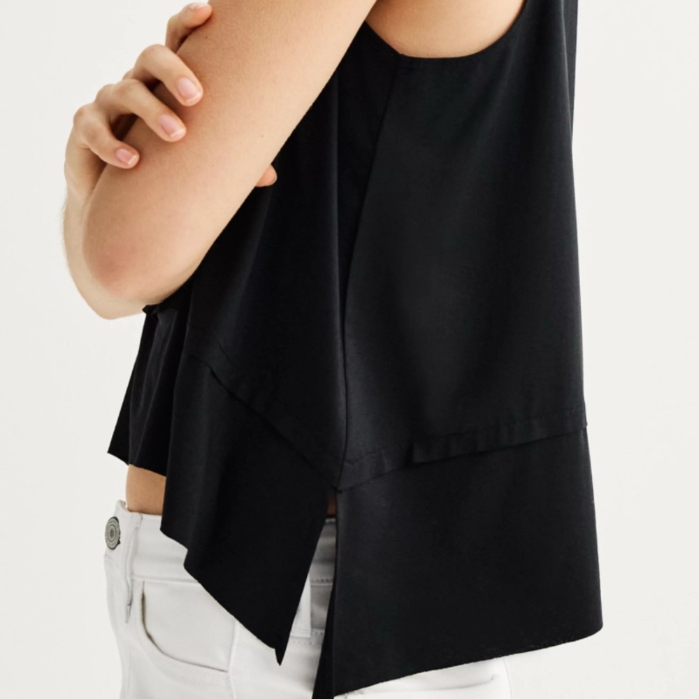 NWOT SPLIT Seam Crop Tank - Black